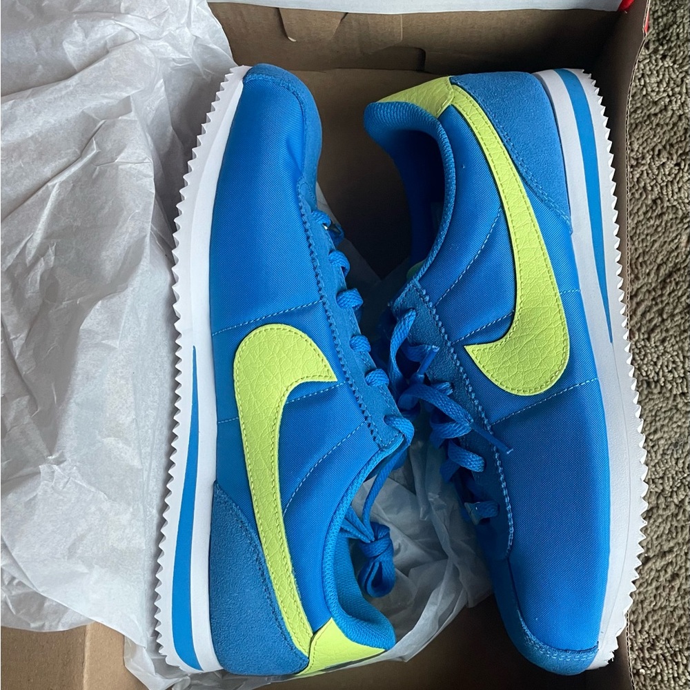 Nike Cortez Sneakers/Athletic Shoes NIB, women’s size 8!